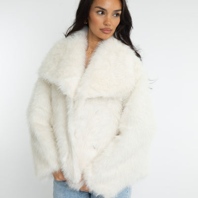 Lyxig fuskpälsjacka