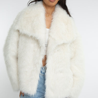 Lyxig fuskpälsjacka