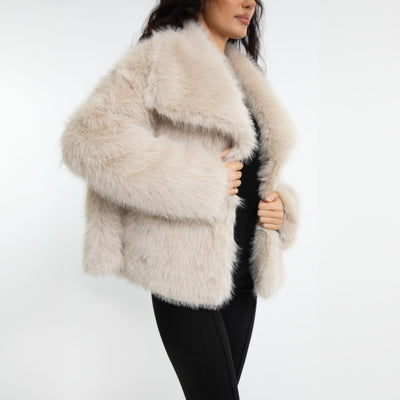 Lyxig fuskpälsjacka