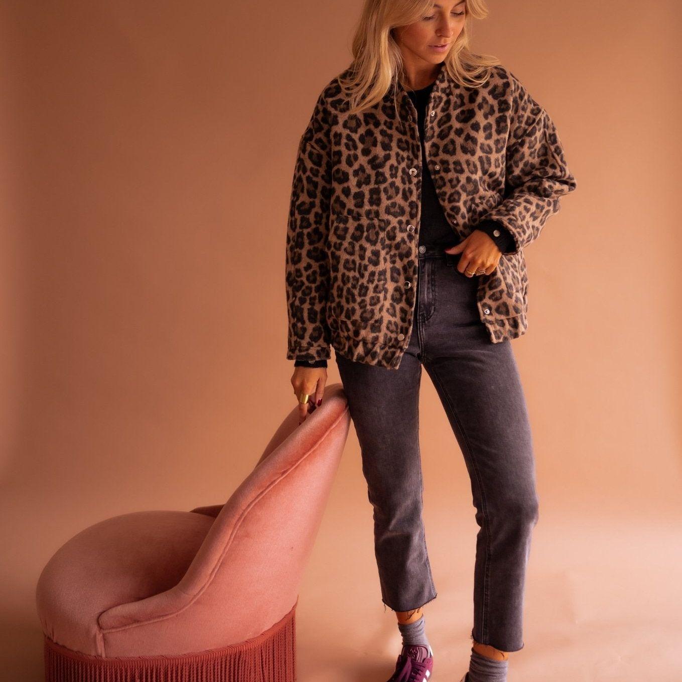 Ingrid™ | Mysig Statementkappa med Leopardmönster
